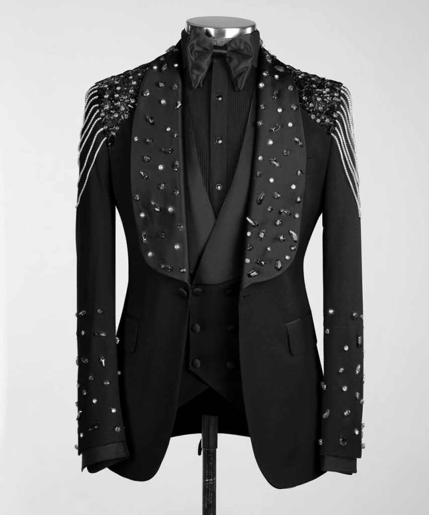 Men Formal Wear Modern - หรูหราสูทแต่งงานสำหรับชาย 3 ชิ้นเสื้อกางเกงเสื้อกั๊กผ้าคลุมไหล่ไรน์สโตนโซ่ประดับด้วยลูกปัดโมเดิร์นอย่างเป็นทางการที่กำหนดเอง